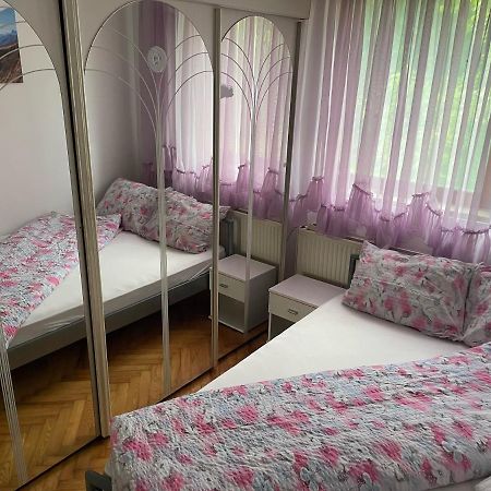 Slatka Sobica Za Dvoje Sa Upotrebom Zajednicke Kuhinje I Kupaonice Zagreb Dış mekan fotoğraf