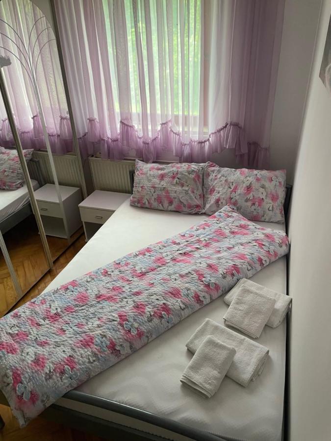 Slatka Sobica Za Dvoje Sa Upotrebom Zajednicke Kuhinje I Kupaonice Zagreb Dış mekan fotoğraf